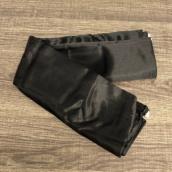 Guess | Classic Bag w/Iconic Logo Bag Charm, Matching Wallet & Dust Bag - Picture 16 of 16